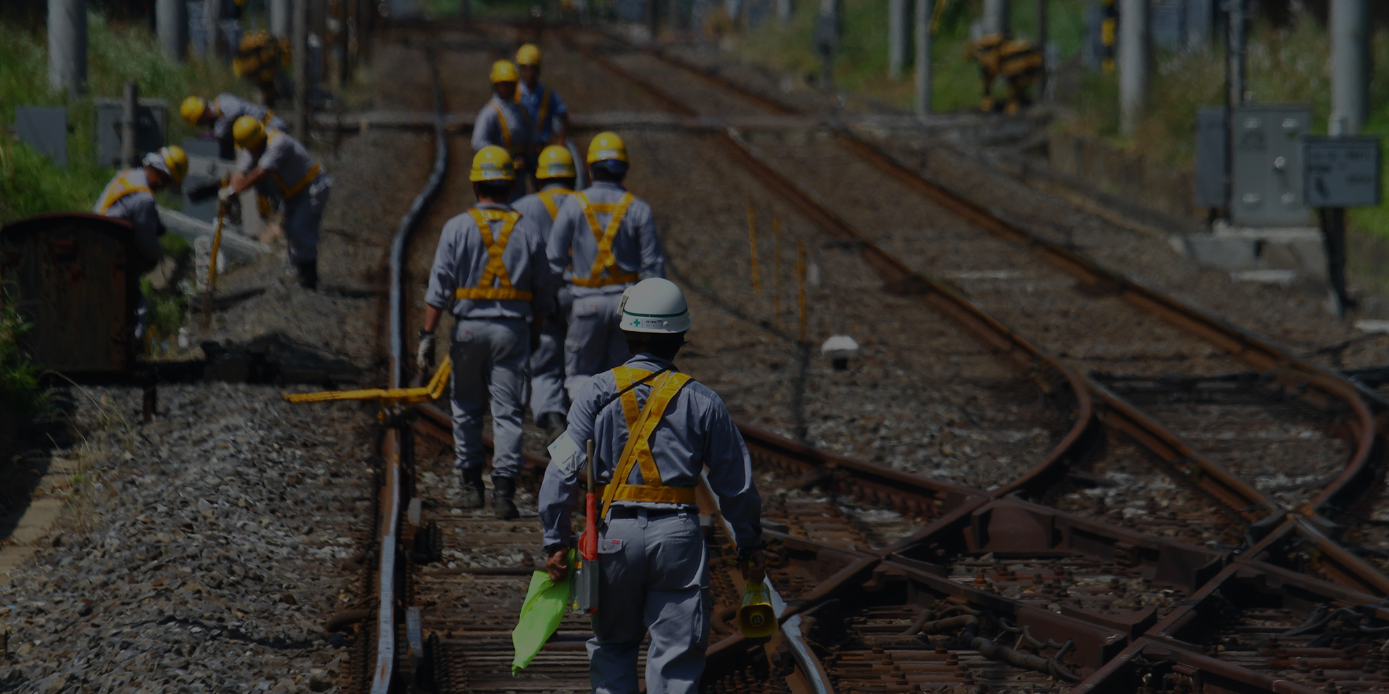 鉄道保守工事・電気設備工事 未経験からでも一人前の職人へ 日々、当たり前に使われる空間を守る仕事